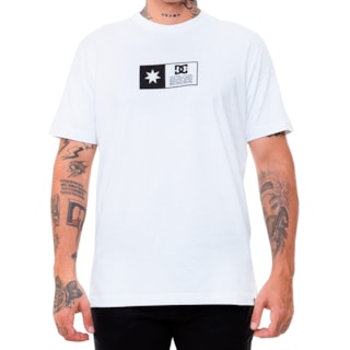 Camiseta DC Flag Box Branca