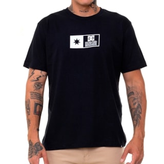 Camiseta DC Flag Box Preta