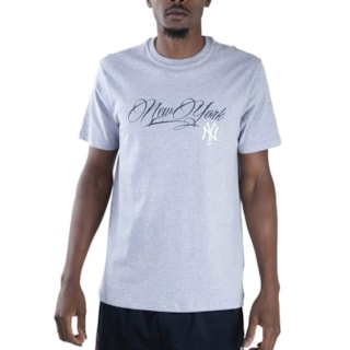 Camiseta New Era NY Yankees Essentials Cinza
