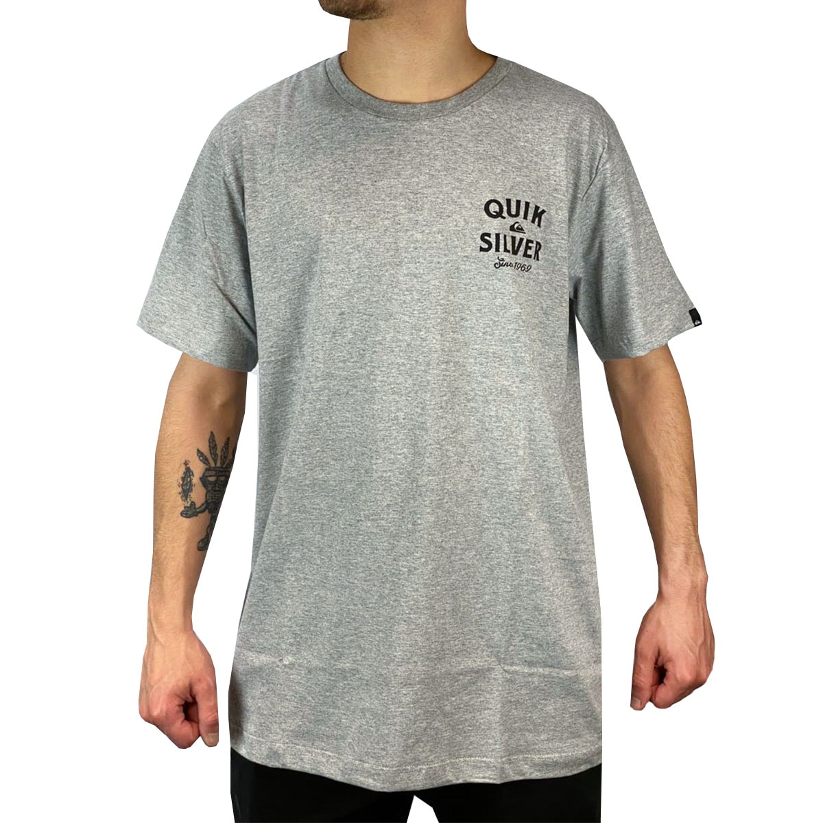 camiseta quiksilver cinza