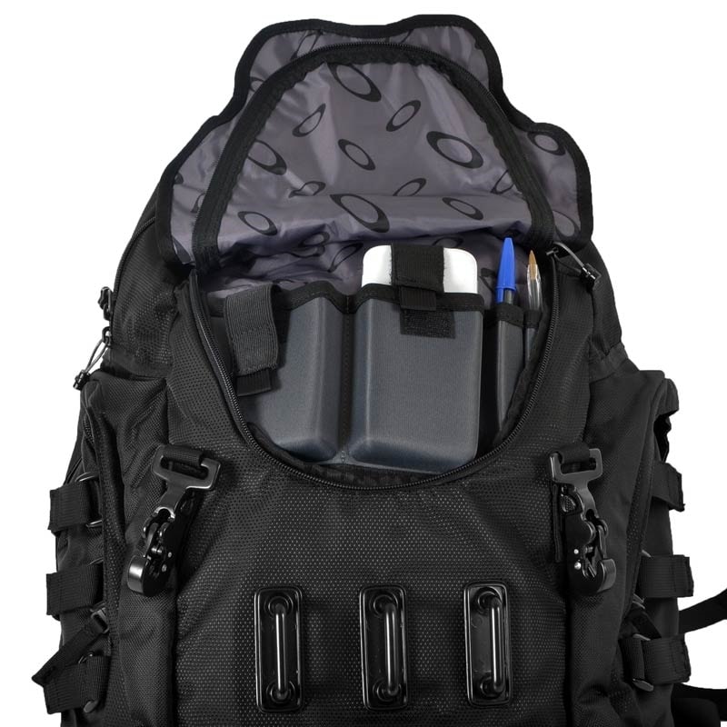 Compre Mochila Oakley Kitchen Sink Stealth Black na Back Wash!