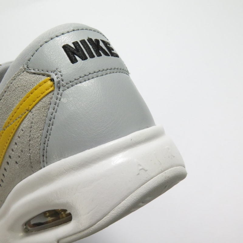 Nike cinza deals e amarelo