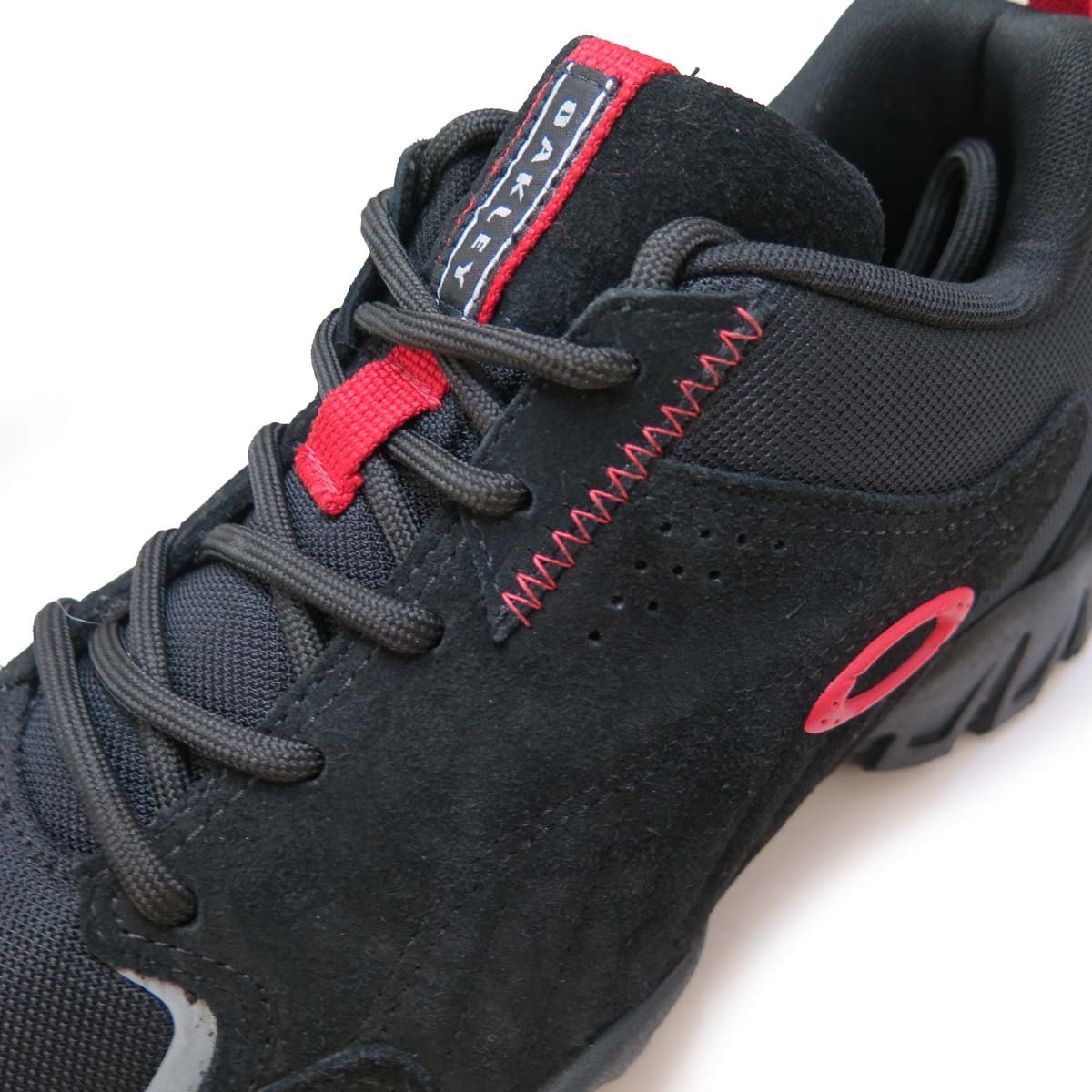 Tênis Oakley Attack Black Red os melhores preços | Clique e confira!