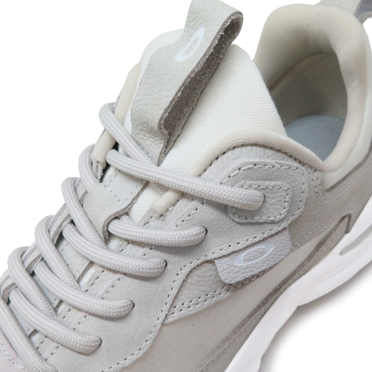 10akk_o_853 Tênis Oakley Navigate Arctic White os melhores preços | Clique e